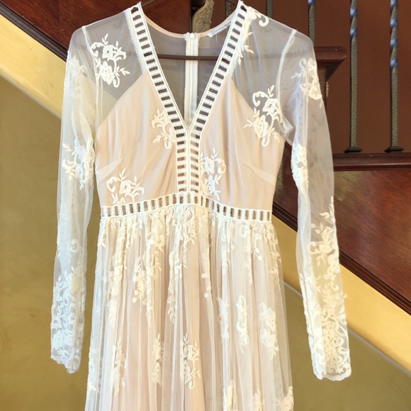 This cream and nude dress has only been worn once and is in perfect condition. - Picture 2 of 6